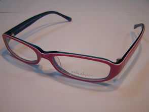 南京東路寫字樓新開專業(yè)眼鏡直銷店 醫(yī)學(xué)驗(yàn)光與親民價(jià)格并行